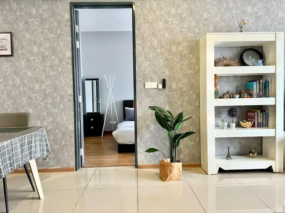 דירה Tropicana 218 Macalister #Homely #Georgetown #Infinity Pool #Near Island Hospital #6Pax #2Br 2Bath #2Queen 2Single #Quality Well Maintained #Private Host