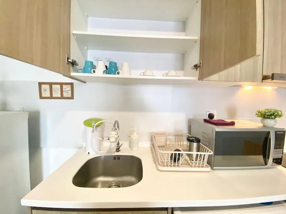 Tropicana 218 Macalister #Homely #Georgetown #Infinity Pool #Near Island Hospital #6Pax #2Br 2Bath #2Queen 2Single #Quality Well Maintained #Private Host דירה ג'ורג' טאון