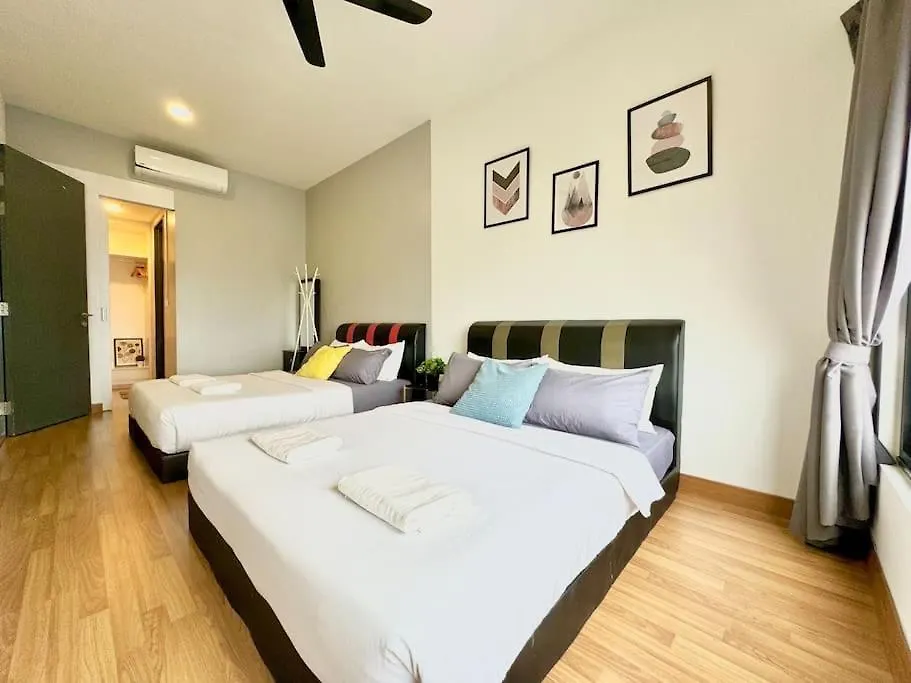 דירה Tropicana 218 Macalister #Homely #Georgetown #Infinity Pool #Near Island Hospital #6Pax #2Br 2Bath #2Queen 2Single #Quality Well Maintained #Private Host