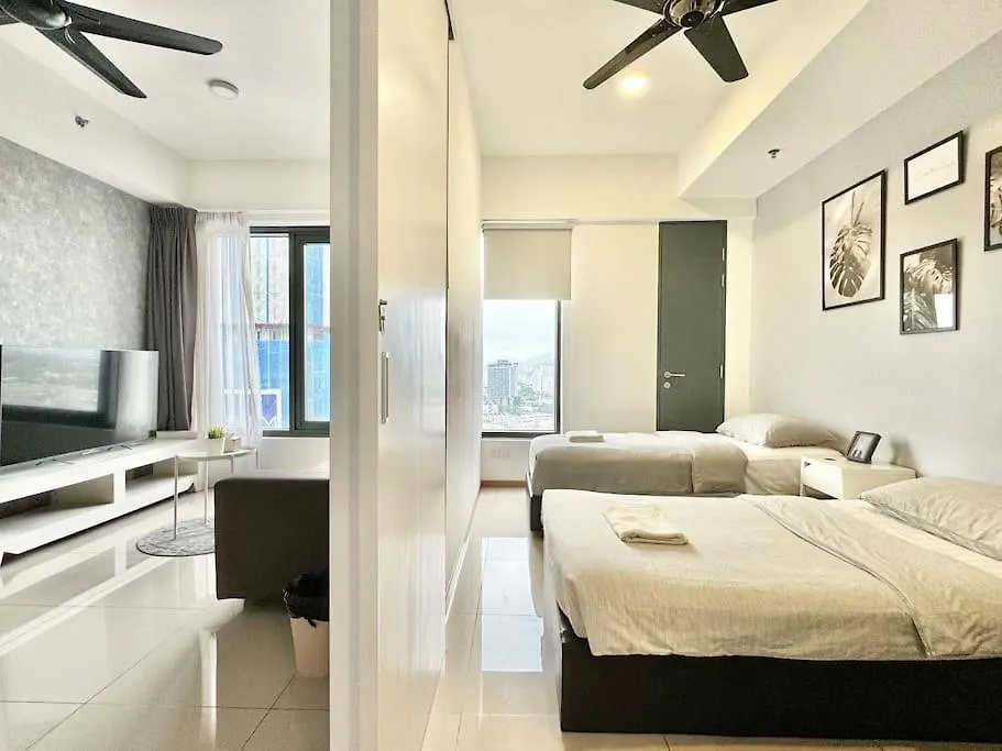 דירה Tropicana 218 Macalister #Homely #Georgetown #Infinity Pool #Near Island Hospital #6Pax #2Br 2Bath #2Queen 2Single #Quality Well Maintained #Private Host